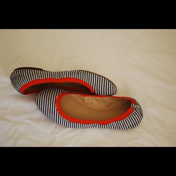 BCBG Ballet Flats - Picture 4 of 5